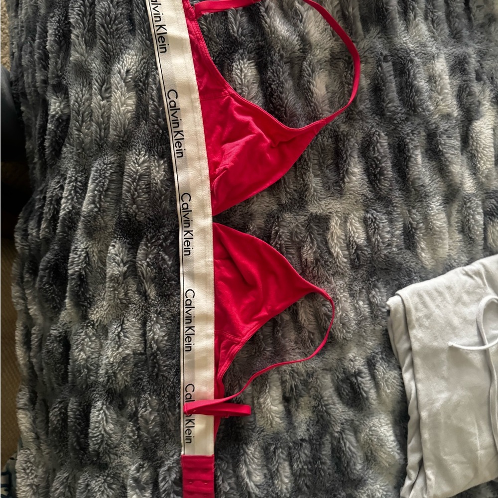 Calvin Klein Women's Hot Pink Bralette